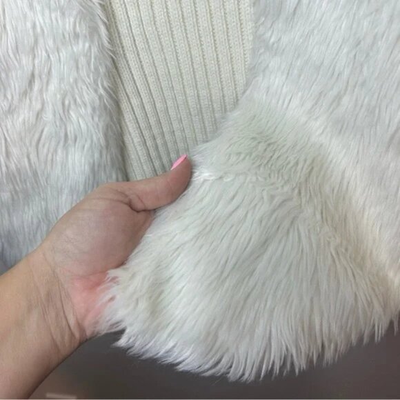 SEDUCTIONS size S white faux fur front vest - Picture 3 of 9